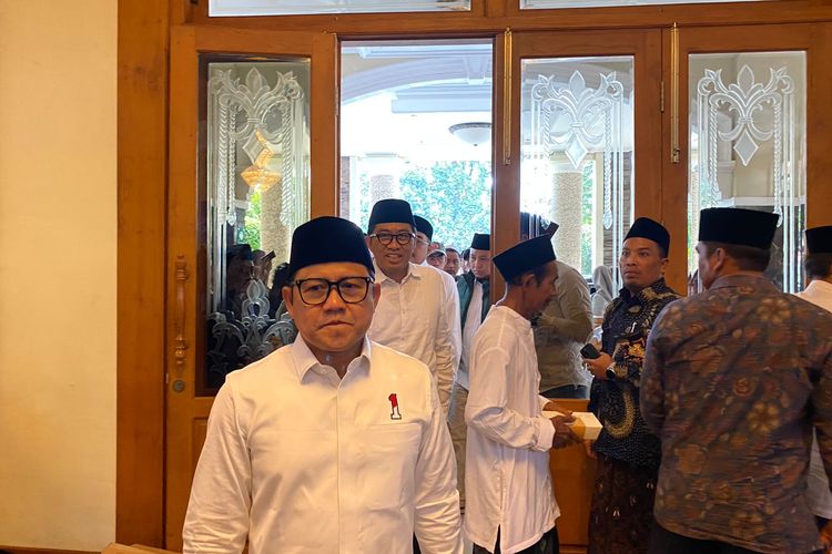 Ketua Umum Partai Kebangkitan Bangsa (PKB) Muhaimin Iskandar atau Cak Imin dalam acara silaturahmi bareng 1.000 kiai Kampung di Probolinggo, Jawa Timur, Selasa (31/10/2023). 