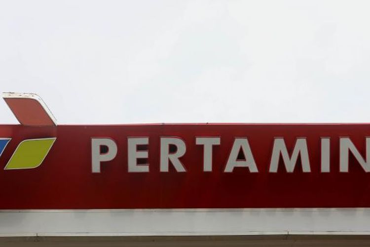 Logo pertamina di SPBU Kuningan, Jakarta Selatan, Senin (9/1/2017). 