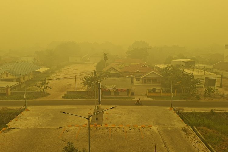 Cerita Warga Palangka Raya Hadapi Kabut Asap Kuning Pekat dan Listrik Padam, Bayi Dikurung dalam Rumah 