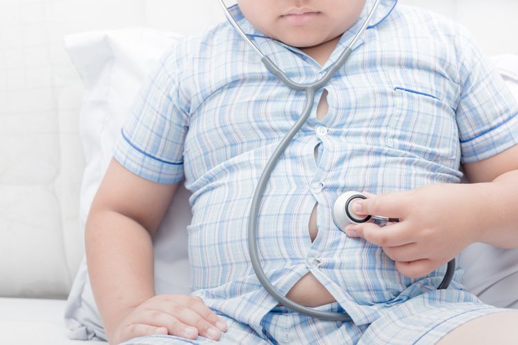 Ilustrasi anak dengan obesitas. Anak-anak dengan obesitas berisiko tinggi mengalami masalah kesehatan jangka panjang, seperti asma, diabetes, dan penyakit jantung.
