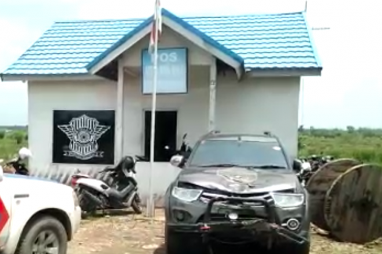 Pajero maut yang menabrak pengemudi sepeda motor hingga tewas ditempat ketika diamankan di Pos Lakalantas Polresta Palembang, Senin (11/2/2019).