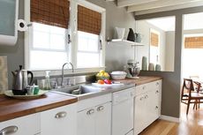 Ini Kelebihan Meja Dapur Kayu Dibanding Marmer atau Granit