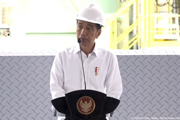 Presiden Joko Widodo meresmikan ekspansi PT Smelting Gresik, di Kabupaten Gresik, Jawa Timur, pada Kamis (14/12/2023). 