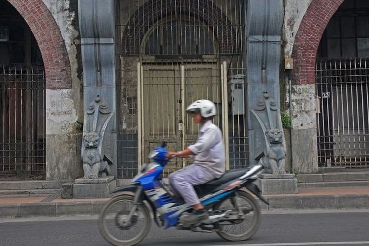 Tampak depan gedung Algemeene. 