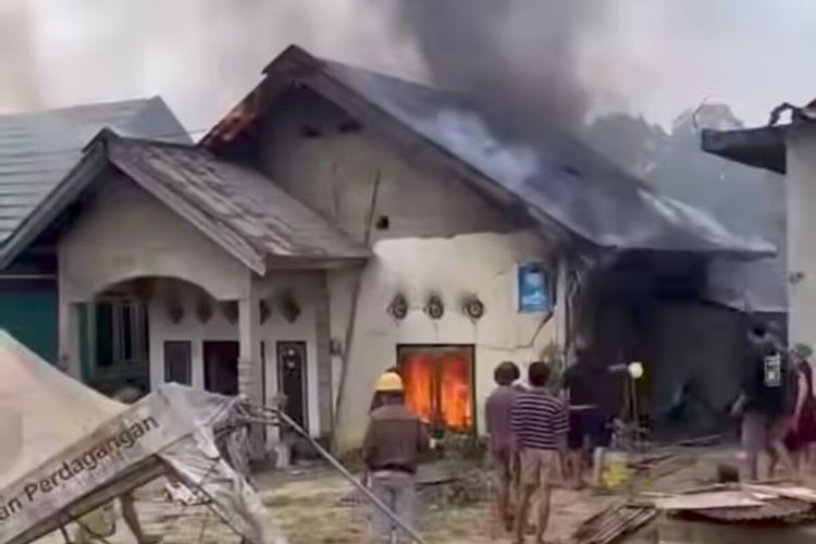 Kronologi Pria Bakar Rumah Sendiri, Cemburu Istri Berduaan dengan Orang Lain