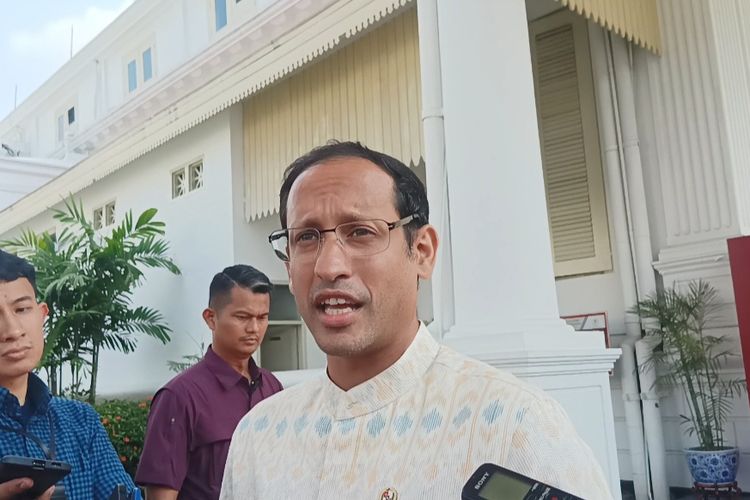 Menteri Pendidikan, Kebudayaan, Riset dan Teknologi (Mendikbud-Ristek) Nadiem Makarim memberikan keterangan pers di Kompleks Istana Kepresidenan, Jakarta, Senin (27/5/2024).