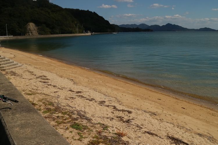 Salah satu pantai yang di jalur Shimanami Kaido, Jepang.