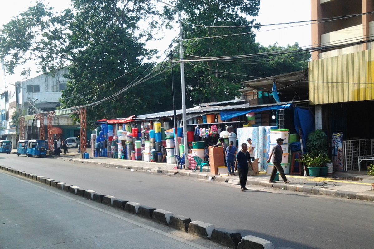 Sentra perabotan Jatinegara akan jadi lahan relokasi pedagang ikan hias, Minggu (6/5/2018)