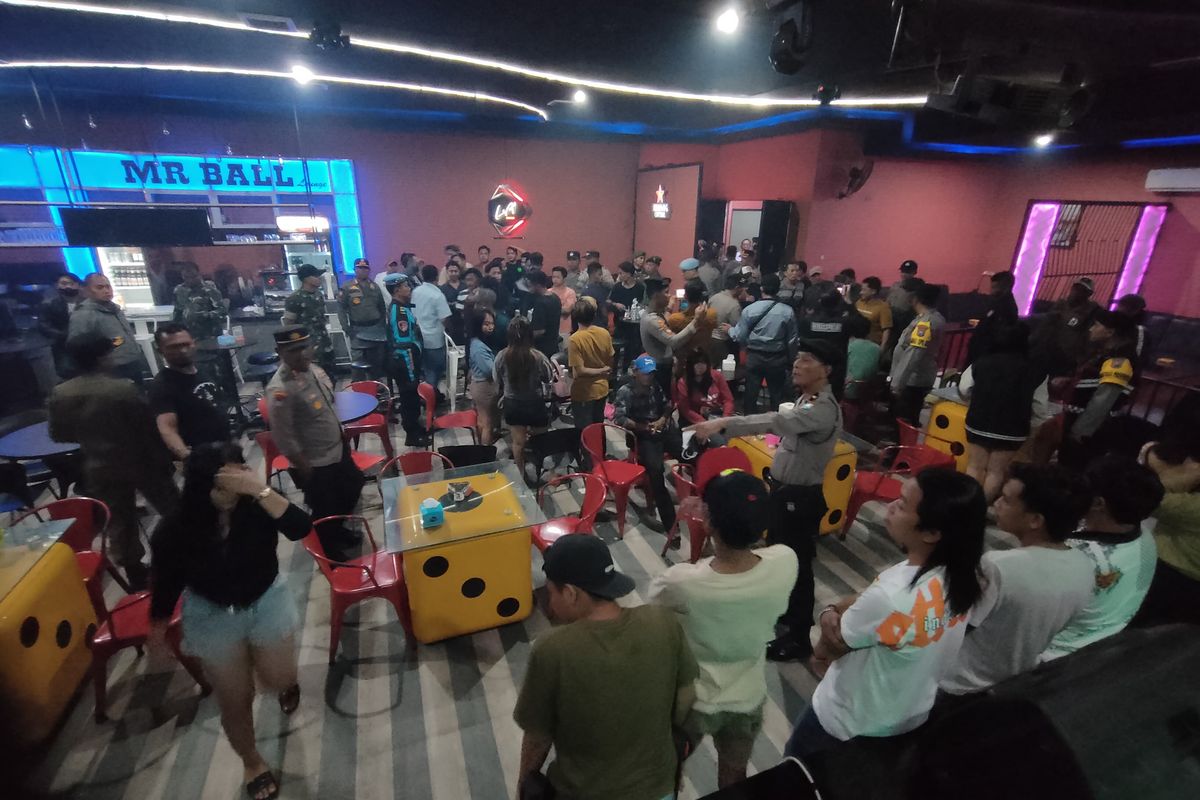 Polres Sumenep bersama tim gabungan yakni Kodim 0827 Sumenep dan Satpol PP Sumenep menggelar Operasi Gabungan dalam rangka Cipta Kondisi di malam pertama bulan suci Ramadhan 1445 Hijriah, Senin (12/3/2024) malam. 