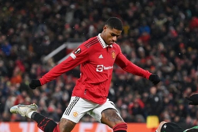 Penyerang Manchester United Marcus Rashford mencetak gol dalam leg pertama 16 besar Liga Europa 2022-2023 kontra Real Betis. Dalam laga Man United vs Real Betis yang berlangsung di Stadion Old Trafford pada Jumat (10/3/2023) dini hari WIB itu, Rashford mencetak satu gol dan membantu timnya menang 4-1.