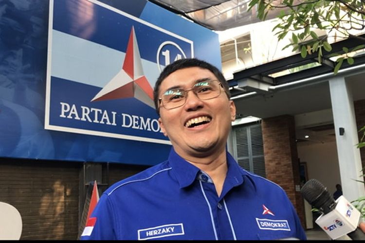 Koordinator Juru Bicara Partai Demokrat Herzaky Mahendra Putra di kantor DPP Demokrat, Jalan Proklamasi, Menteng, Jakarta, Selasa (24/10/2023). 