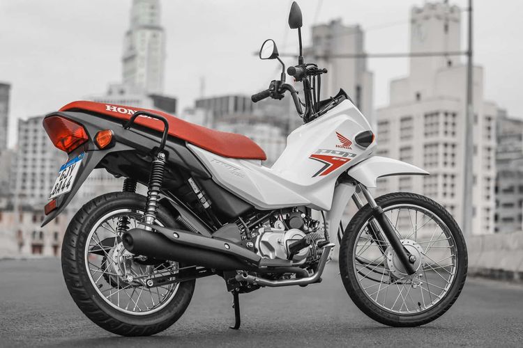 Honda Pop 110i ES, sebuah bebek atau moped yang bergaya ala motor petualang.