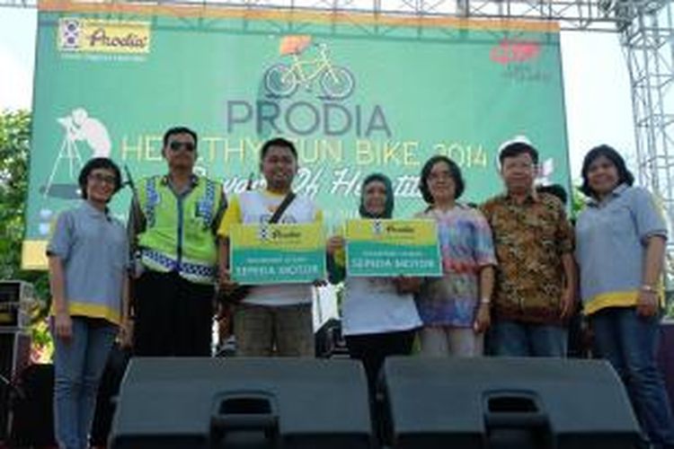 Acara sepeda santai bertema “Prodia Healthy Fun Bike 2014 – Beware of Hepatitis” di Yogyakarta.