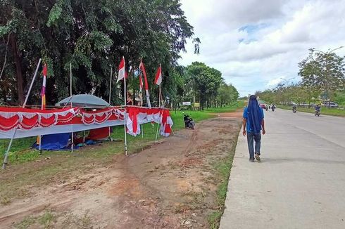 Nasib Penjual Bendera, Sepi Pembeli hingga Bangun Tenda di Lapak