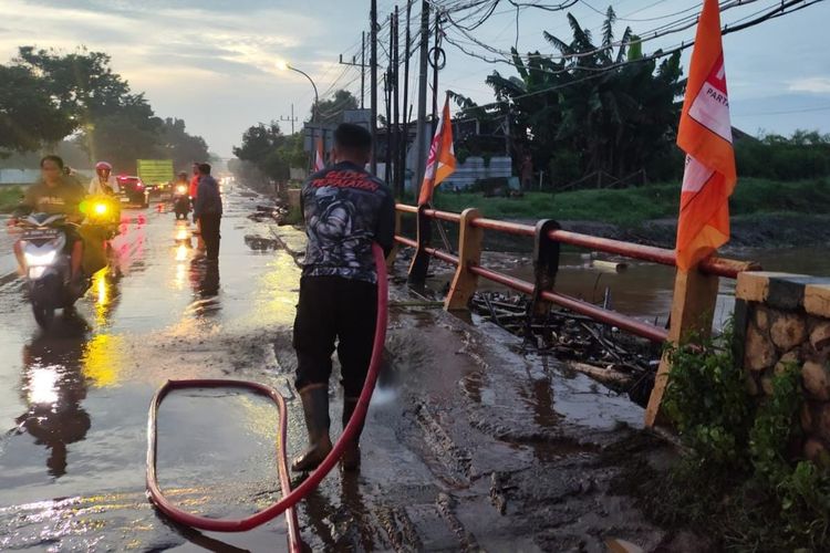 Atasi Banjir Tahunan, Jembatan Buk Wedi Diganti, Jalur Pantura Pasuruan Ditutup Total