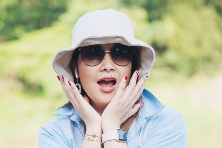 5 Aksesori Rambut yang Bikin Percaya Diri Perempuan Usia 50 Tahun