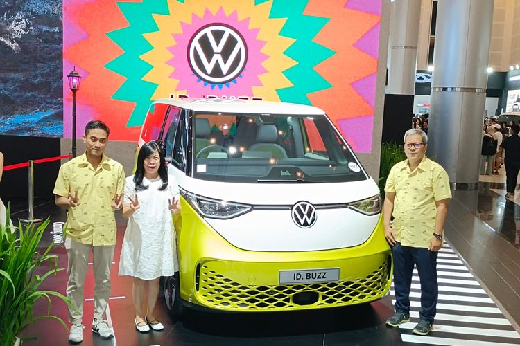 PT Garuda Mataram Motor (GMM) selaku Agen Pemegang Merek (APM) Volkswagen (VW) di Indonesia, kembali membawa The All-Electric ID. Buzz di GIIAS Surabaya 2024.