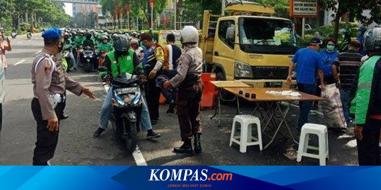 Viral Video Ratusan Ojol Tutup Jalan dan Hentikan Truk Pembawa Sembako Setelah Bansos Dibubarkan Polisi