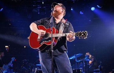 Tangakapan Layar Instagram Penyanyi Luke Combs