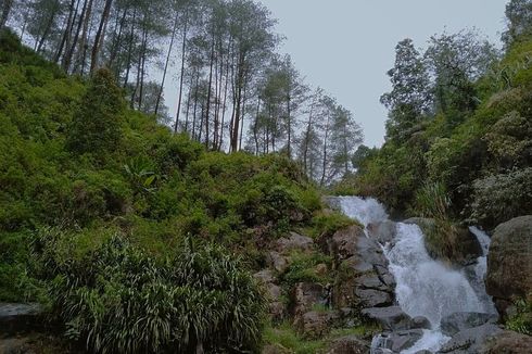 6 Tips Liburan ke Curug Sinom Indah Banjarnegara, Bawa Pelampung