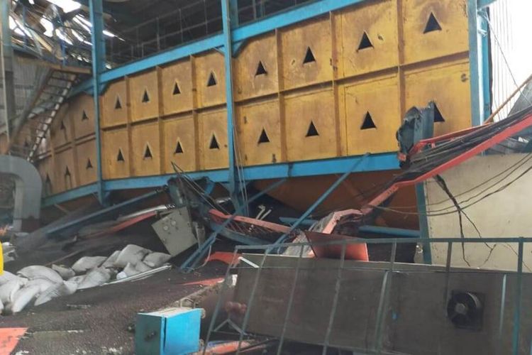 Sebuah bangunan pabrik kelapa sawit milik PT Nusa Ina di Desa Kobi, Kecamatan Seram Utara, Kabupaten Maluku Tengah rusak akibat gempa berkekuatan 5,6 magnitudo yang mengguncang wilayah tersebut, Sabtu (8/2/2020)