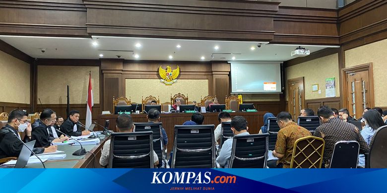 Ketika Hakim Heran Konsultan Hukum Proyek BTS Tak Beri Masukan untuk Lelang Proyek BTS...