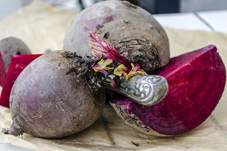 Ilustrasi buah bit atau beet root segar. 