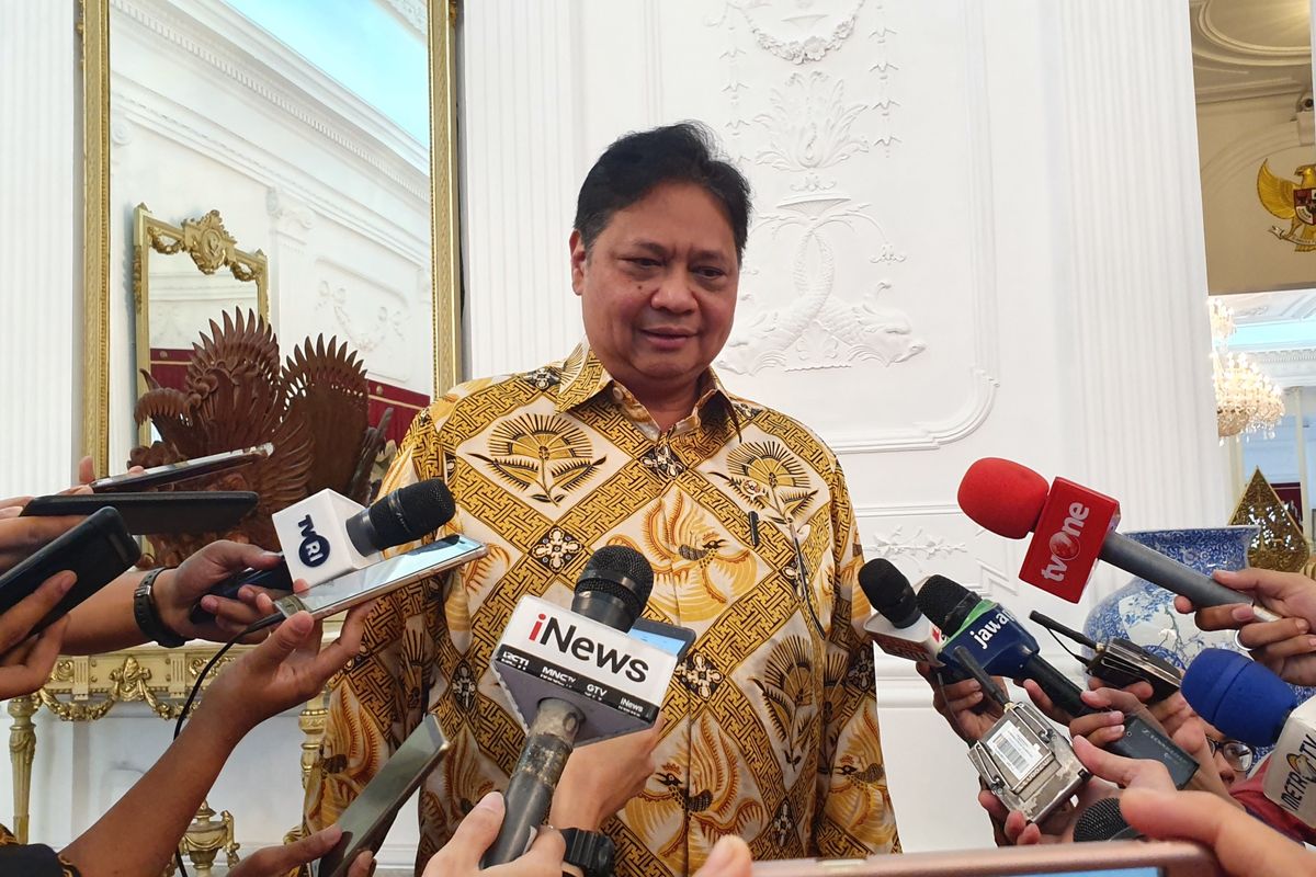 Ketua Umum Partai Golkar Airlangga Hartarto usai bertemu Presiden Joko Widodo di Istana Merdeka, Jakarta, Selasa (21/5/2019). 