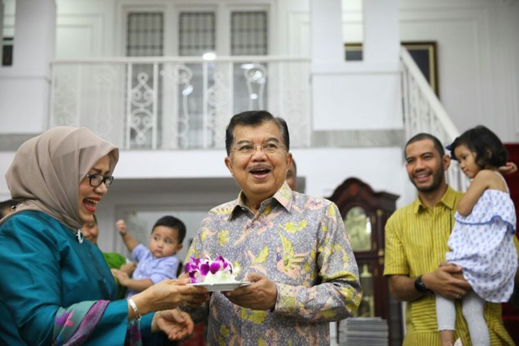 Perayaan Hari Ulang Tahun Mufidah Jusuf Kalla ke-75 di Kediaman Dinas Wakil Presiden RI, Menteng, Jakarta, Senin (12/2/2018). 