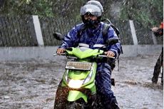 Cara “Cari Aman” Naik Motor di Musim Hujan