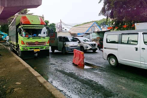 Jalan Raya Bekasi di Cakung Sudah 2 Tahun Rusak, Bikin Macet dan Rawan Kecelakaan