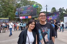 Umay Shahab Nonton Konser Coldplay Pakai Kaus Dewa 19 