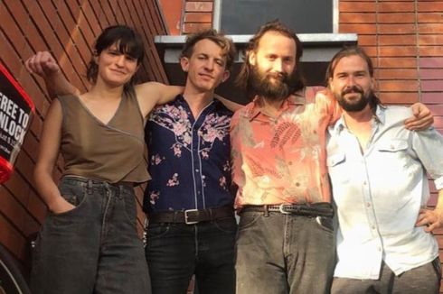 Lirik dan Chord Lagu Those Girls - Big Thief