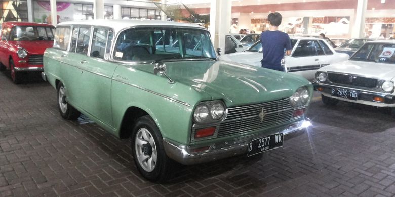 Salah satu mobil retro yang meramaikan pameran mobil Classic FOr The Young Generation yang diadakan Perhimpinan Penggemar Mobil Kuno Indonesia di Tangerang, Sabtu (31/3/2018).