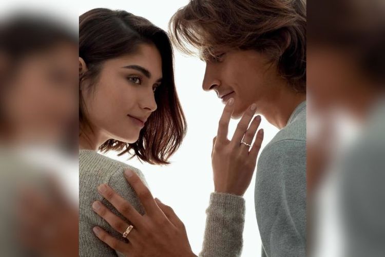 Frank &amp; co. berkolaborasi dengan Monice Ivena meluncurkan Love Poetry Collection. 