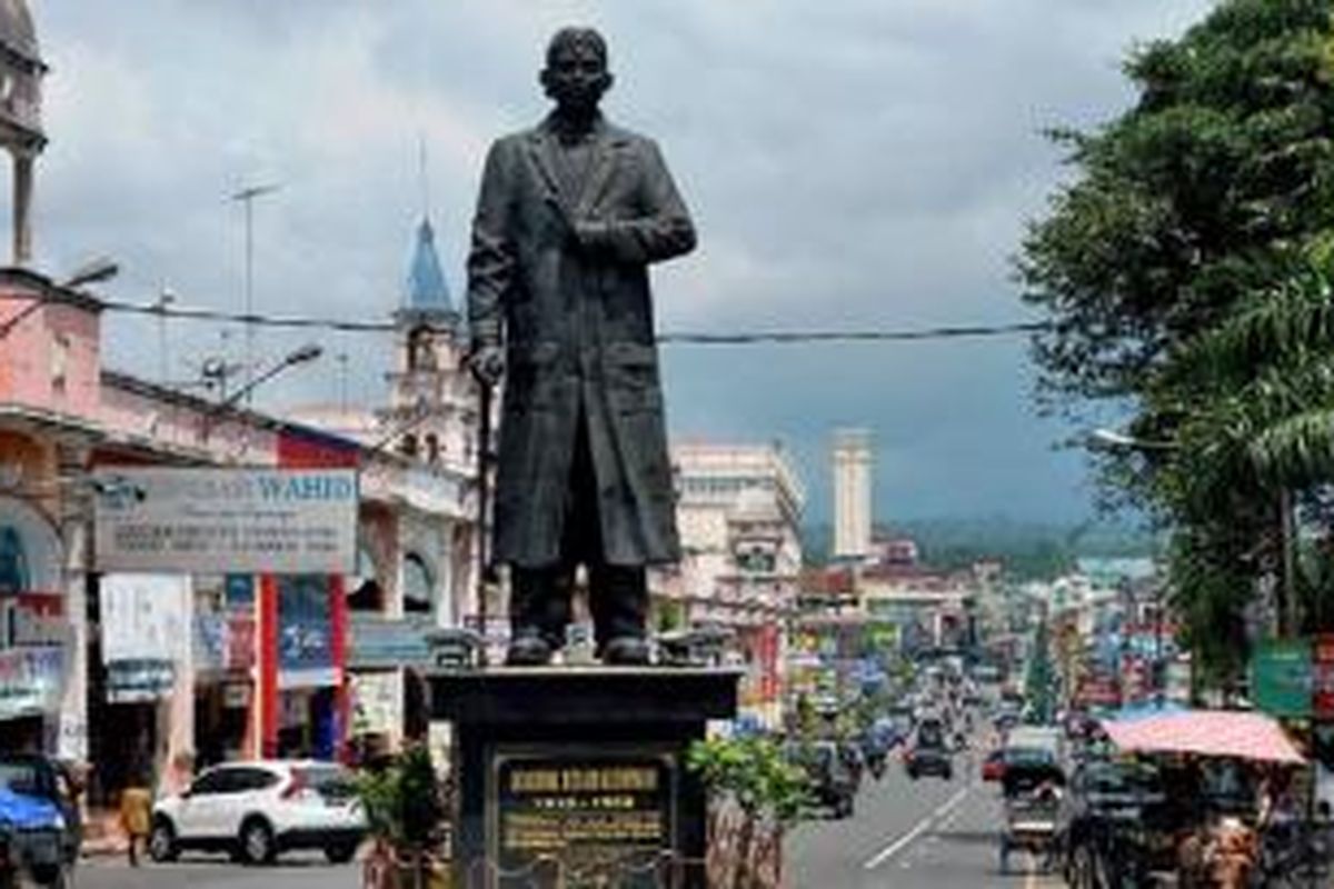 Salah satu pusat kawasan perekonomian dengan pasar dan pertokoan di Kota Salatiga, Jawa Tengah, Selasa (14/4). Kota Salatiga dengan luas 56,78 kilometer persegi berkembang sebagai pusat pendidikan, perdagangan, dan transit wisatawan.