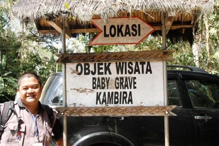 Obyek wisata Baby Grave Kambira di Kabupaten Tana Toraja, Sulawesi Selatan, Selasa (18/11/2014). Di sini jenazah bayi dimakamkan dalam pohon Taraa. Bayi yang meninggal dan dimakamkan di pohon ini syaratnya berusia di bawah 6 bulan.