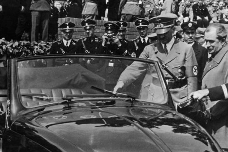 Hitler melihat mobil VW pertama