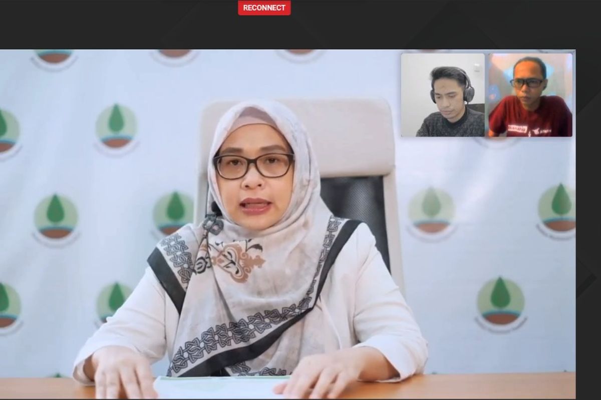 Deputi Bidang Edukasi Sosialisasi Partisipasi dan Kemitraan Badan Restorasi Gambut (BRG) Myrna A Safitri saat memberikan sambutan ?Pelatihan Online Pengembangan Pemasaran Produk Desa Peduli Gambut?, Rabu (22/7/2020).
