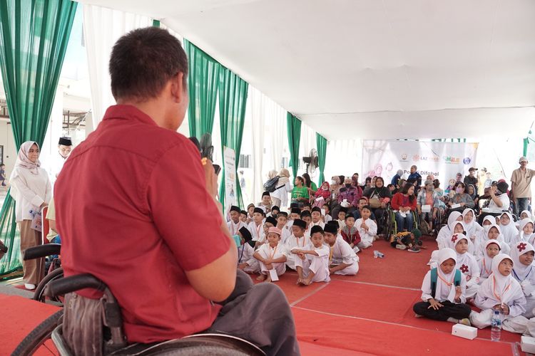 YBKB mengadakan kegiatan Smile (Semua Miliki Kelebihan) di Yayasan Disabilitas Kreatif Indonesia (YDKI), Cakung, Jakarta Timur (30/9/2023).