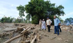 Jelajahi Lokasi Banjir Aceh, Menteri Ekraf Sebut Masyarakat Butuh Air Bersih hingga Jembatan Darurat