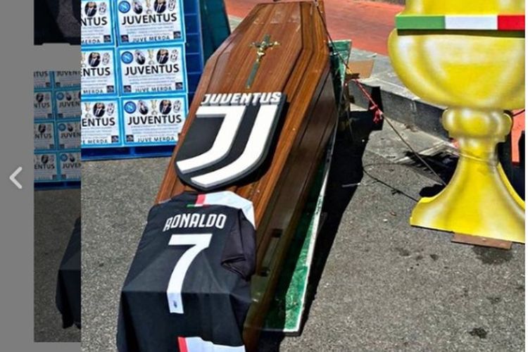 Peti mati berlambangkan Juventus dan dibalut jersey Cristiano Ronaldo. 