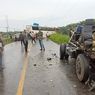 Bus Pelangi Tabrak Dump Truk di Rokan Hilir Riau, Sopir Bus Tewas