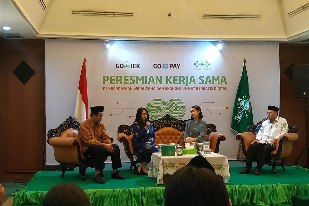 Go-Pay dalam sistem Go-Jek menjalin kerja sama dengan Lembaga Amil Zakat Infaq dan Sedekah Nahdlatul Ulama (NU Care-LazisNU) untuk mempermudah pembayaran zakat, infaq dan sedekah (ZIS) secara non-tunai.