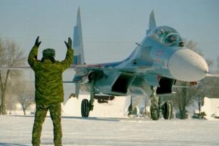 Rusia mengirimkan jet-jet tempur Sukhoi Su-27 ke Belarus, terkait meningkatnya kekuatan NATO di negara-negara Baltik beks Uni Soviet.