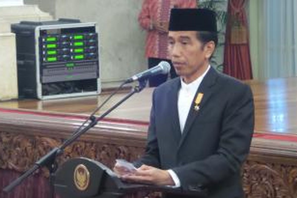 Presiden Joko Widodo memberikan sambutan pada acara peringatan Isra Mi'raj di Istana Negara, Jumat (15/5/2015).