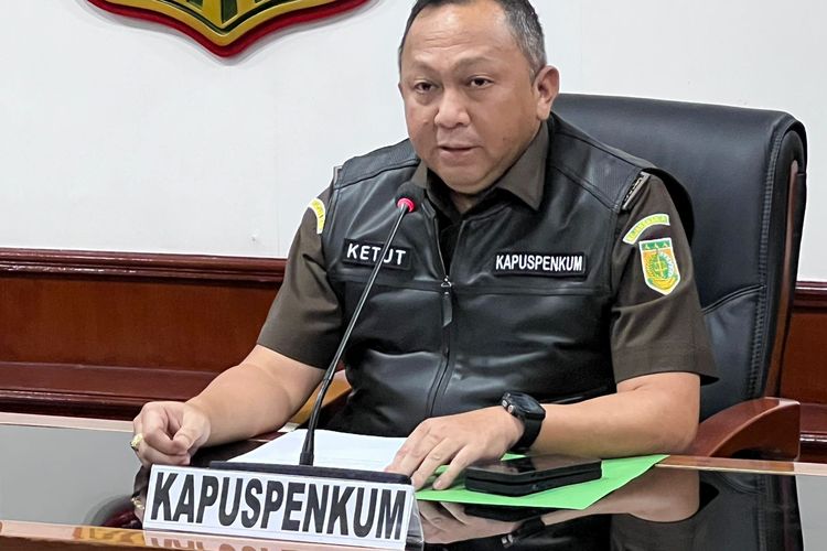 Kepala Pusat Penerangan Hukum  Kejagung Ketut Sumedana kepada wartawan, Senin (13/3/2023).