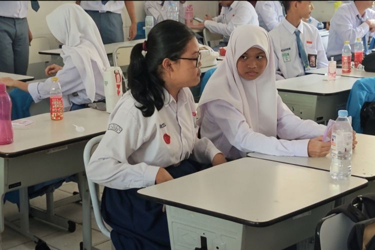 Program Seragam Gratis Kaltim Belum Terealisasi, Siswa SMK di Samarinda Sekolah Pakai Baju SMP 