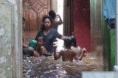 Banjir di Kampung Pulo Tak Ganggu Aktivitas Warga
