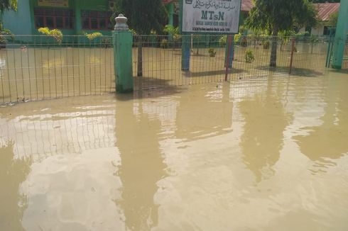 Sekolah Terendam Banjir, Siswa MTsN Matangkuli Terpaksa Diliburkan